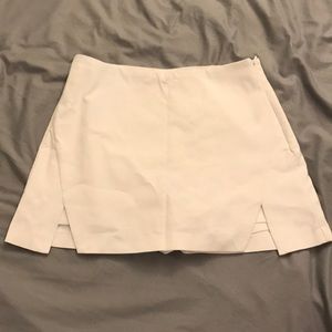 Zara White geometric mini skirt size m